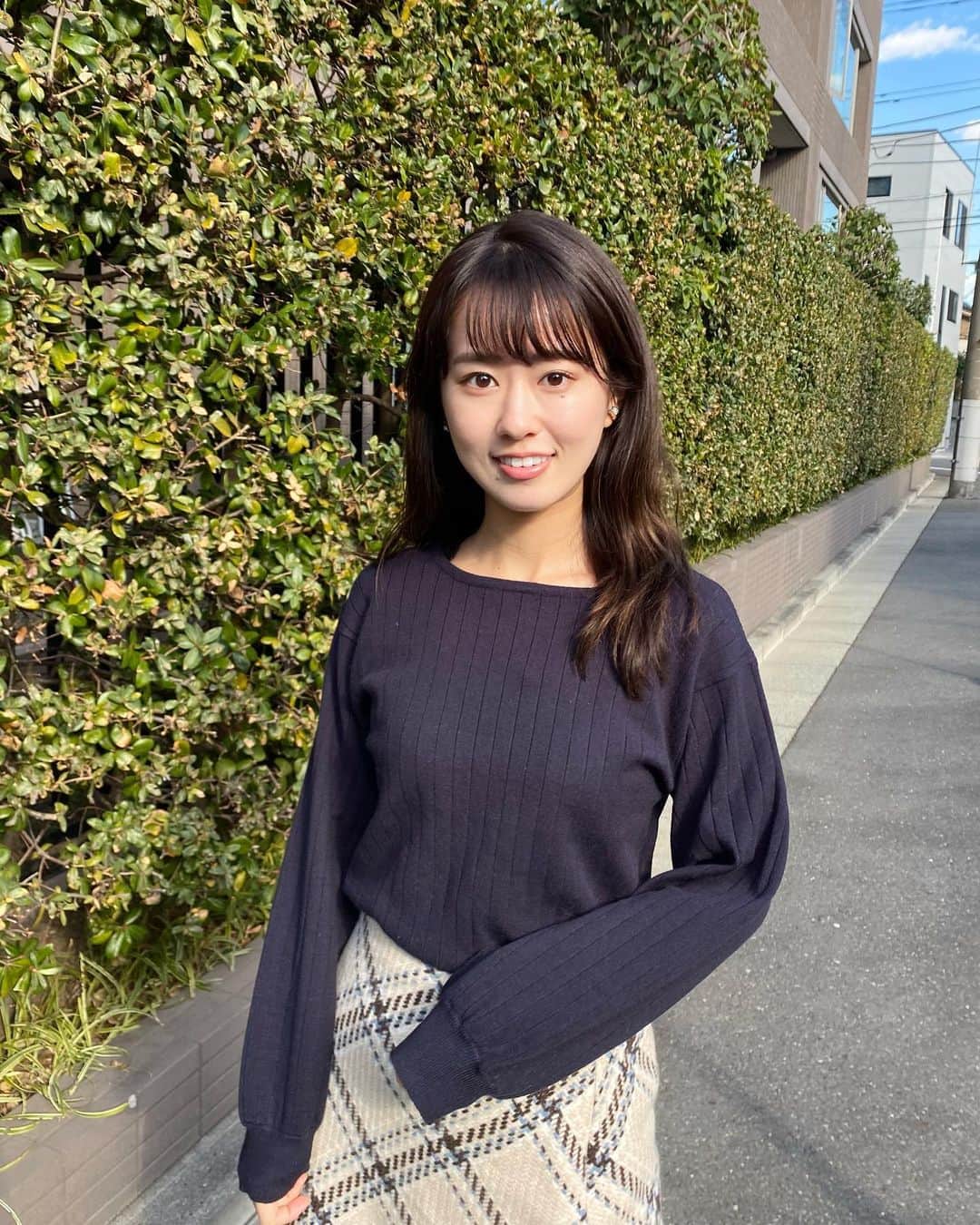 松本有紗のインスタグラム：「去年まで　#タートルネック ＃セーター ばかり着ていたけど 今年は首回りスッキリにハマっています✨」