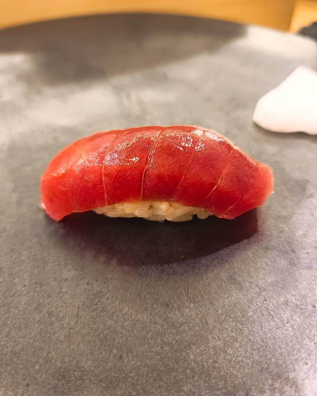 エリナさんのインスタグラム写真 - (エリナInstagram)「꼭. 크리스마스🎄 기획 없으니까 맛난거 많이 먹구 살쪄야징~🤤😂 もうすぐクリスマス😑計画ないから たくさん美味しいもの食べて太りまーす🙄 . . #xmas#크리스마스 #크리스마스트리 #christmas #christmastree #selfie #instagood #instalike #happy #instafood #sushi #instaphoto #instafashion #instadaily #ootd #daily #style #솔로만세」12月21日 13時24分 - erina_hrn