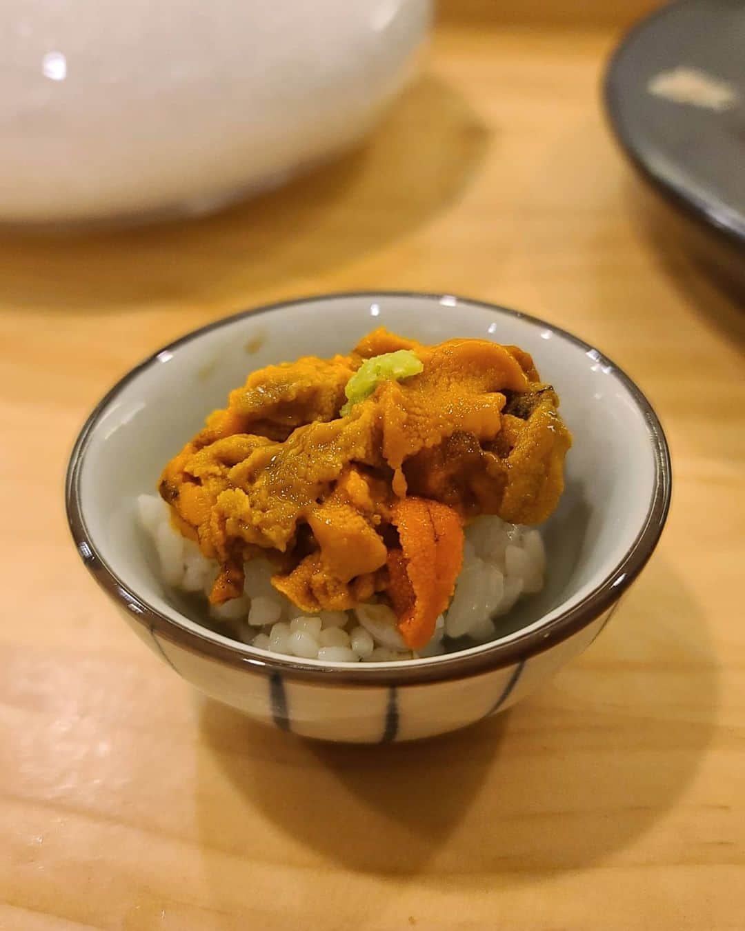 エリナさんのインスタグラム写真 - (エリナInstagram)「꼭. 크리스마스🎄 기획 없으니까 맛난거 많이 먹구 살쪄야징~🤤😂 もうすぐクリスマス😑計画ないから たくさん美味しいもの食べて太りまーす🙄 . . #xmas#크리스마스 #크리스마스트리 #christmas #christmastree #selfie #instagood #instalike #happy #instafood #sushi #instaphoto #instafashion #instadaily #ootd #daily #style #솔로만세」12月21日 13時24分 - erina_hrn