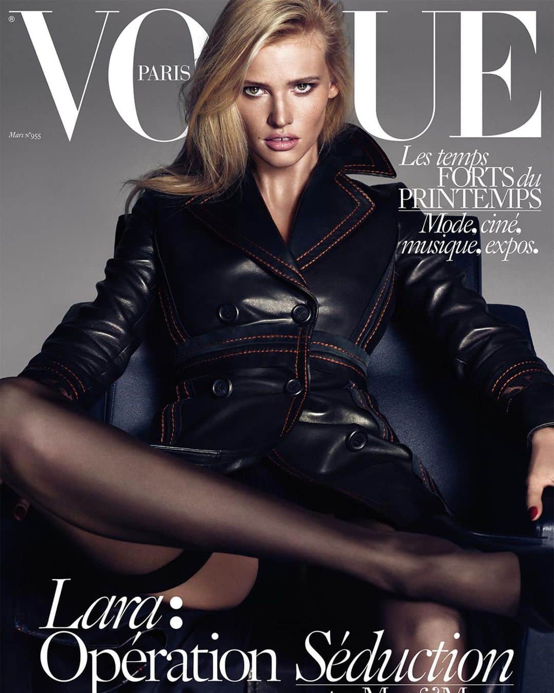 シャーロット・ティルベリーさんのインスタグラム写真 - (シャーロット・ティルベリーInstagram)「Sending birthday wishes to the mesmerising @lara_stone!!! Have a MAGICAL day darling girl!!!! 💋🦋✨💖」12月21日 4時35分 - charlottetilbury