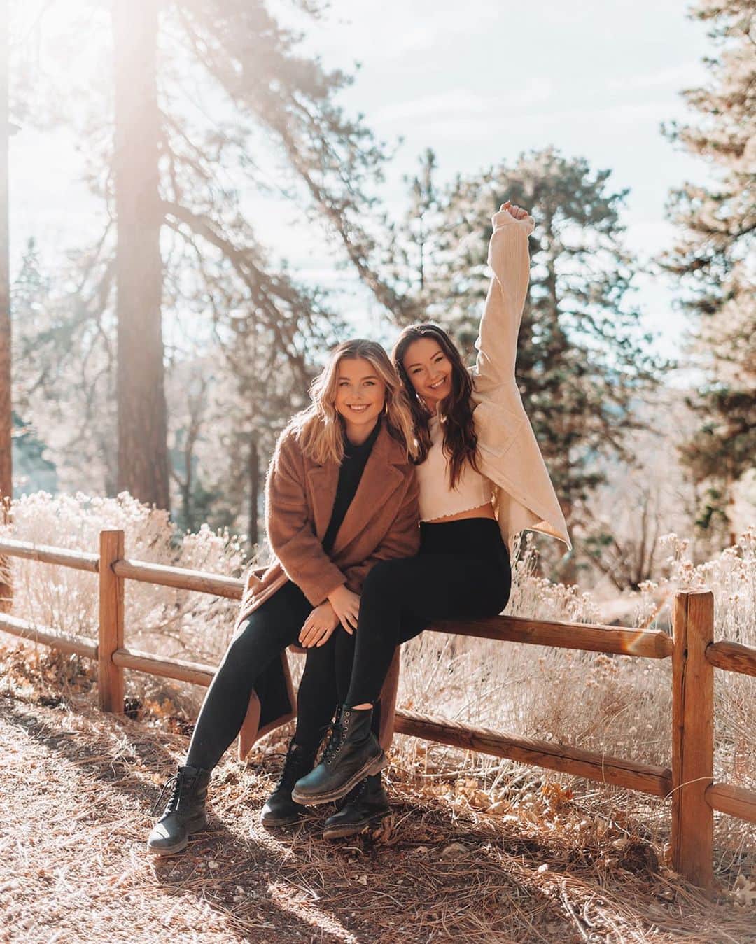 Meredith Fosterのインスタグラム：「Where the Spirit of the Lord is, there is freedom 🙌🏼🕊🤍   2 Corinthians 3:17」