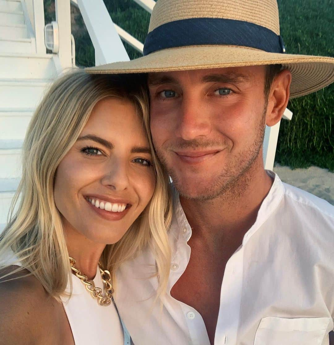 Mollie Kingさんのインスタグラム写真 - (Mollie KingInstagram)「Wishing you all the luck in the world tonight @stuartbroad. What an incredible achievement to be nominated for Sports Personality of the Year! I’m so proud of everything you’ve achieved this year and you’d be such a deserving winner ❤️ #spoty」12月21日 5時01分 - mollieking