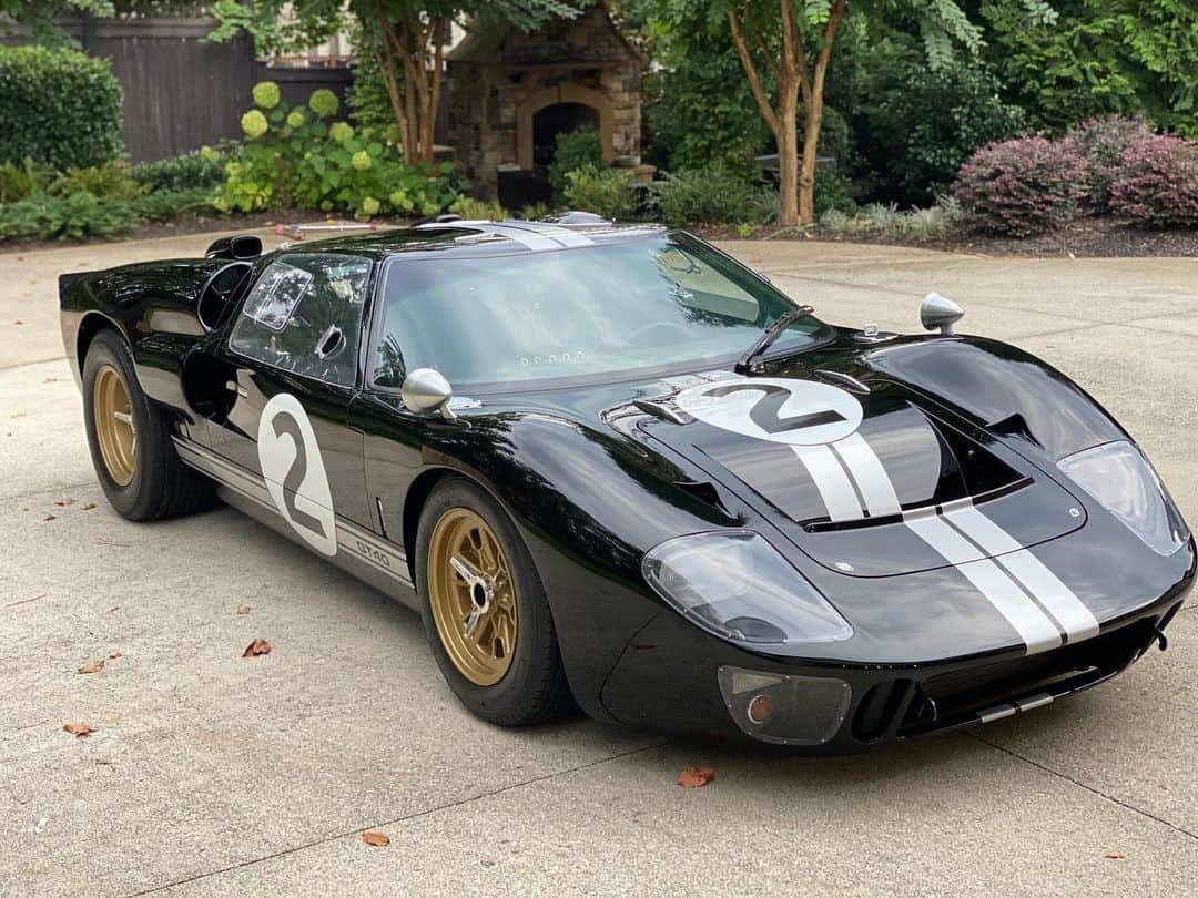 Classics Dailyさんのインスタグラム写真 - (Classics DailyInstagram)「#ClassicsFeature _____ @hwhite_001 1966 Ford GT40. Enzo who? _____ #classiccar #musclecar #americanmuscle #hotrod #protouring #prostreet #restomod #classicsdaily #streetrod #streetcar #customcar #hotrods #streetrods #ford #fordgt #gt #superformance #lemans #fordvferrari #427 #1966GT40 #FordGT40」12月21日 5時00分 - classicsdaily