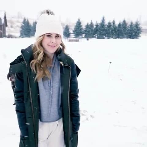 タラ・リピンスキーのインスタグラム：「Headed to back to one of my favorite places. #montana」