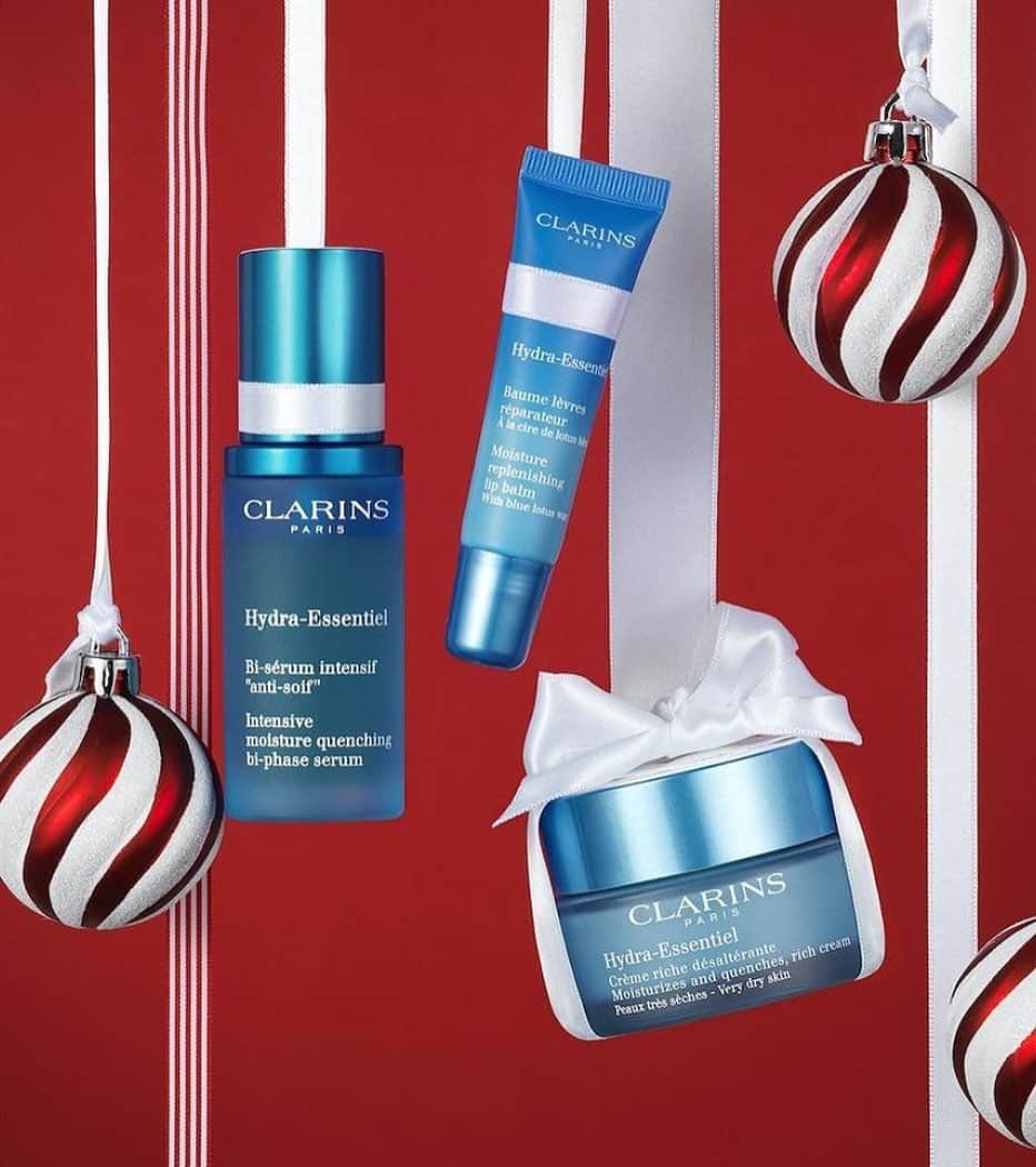 CLARINSさんのインスタグラム写真 - (CLARINSInstagram)「❄️Holiday skin survival is all about #hydration ❄️ try our Hydra-Essential range to keep your skin and lips hydrated all through the winter months ❄️  #clarins  #christmaswithclarins  #skincare  #selfcare #clarinsskincare」12月21日 5時08分 - clarinsusa