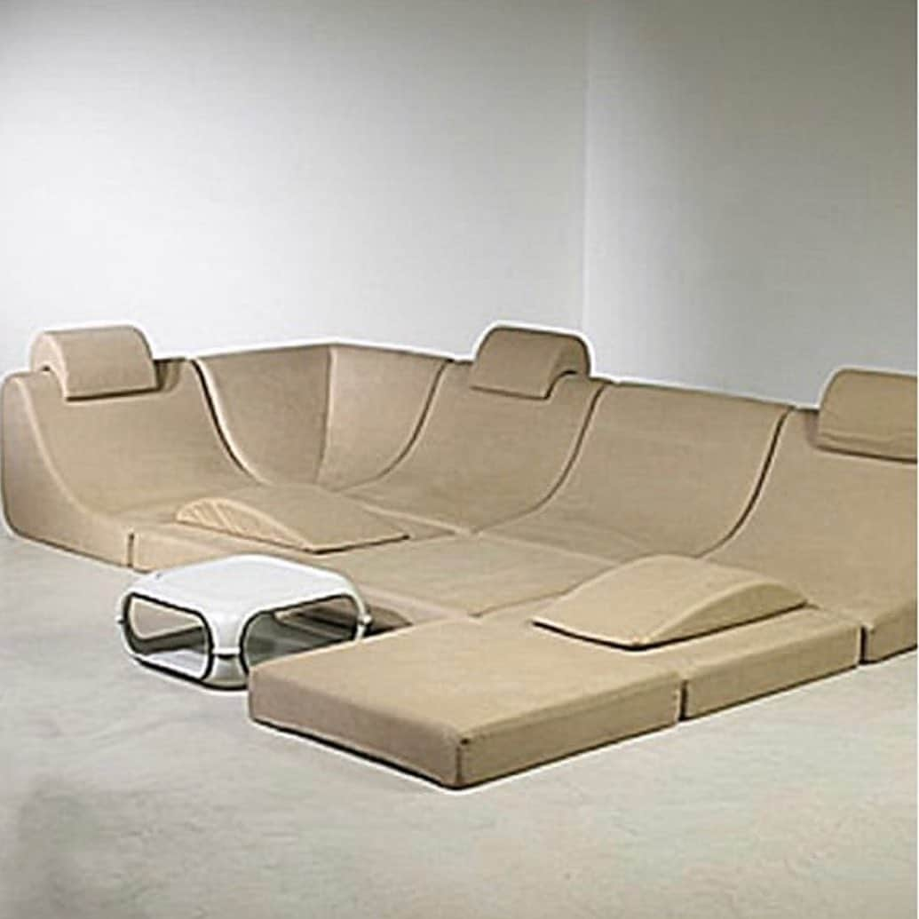 エレオノーラ・カリシさんのインスタグラム写真 - (エレオノーラ・カリシInstagram)「The 'pool' sofa was designed in 1970 by German designer #LuigiColani for Rosenthal's avant garde 'studio line' design range and is the epitome of cool Minimalist Space Age design, very '2001' a space odditiy.」12月21日 5時09分 - eleonoracarisi