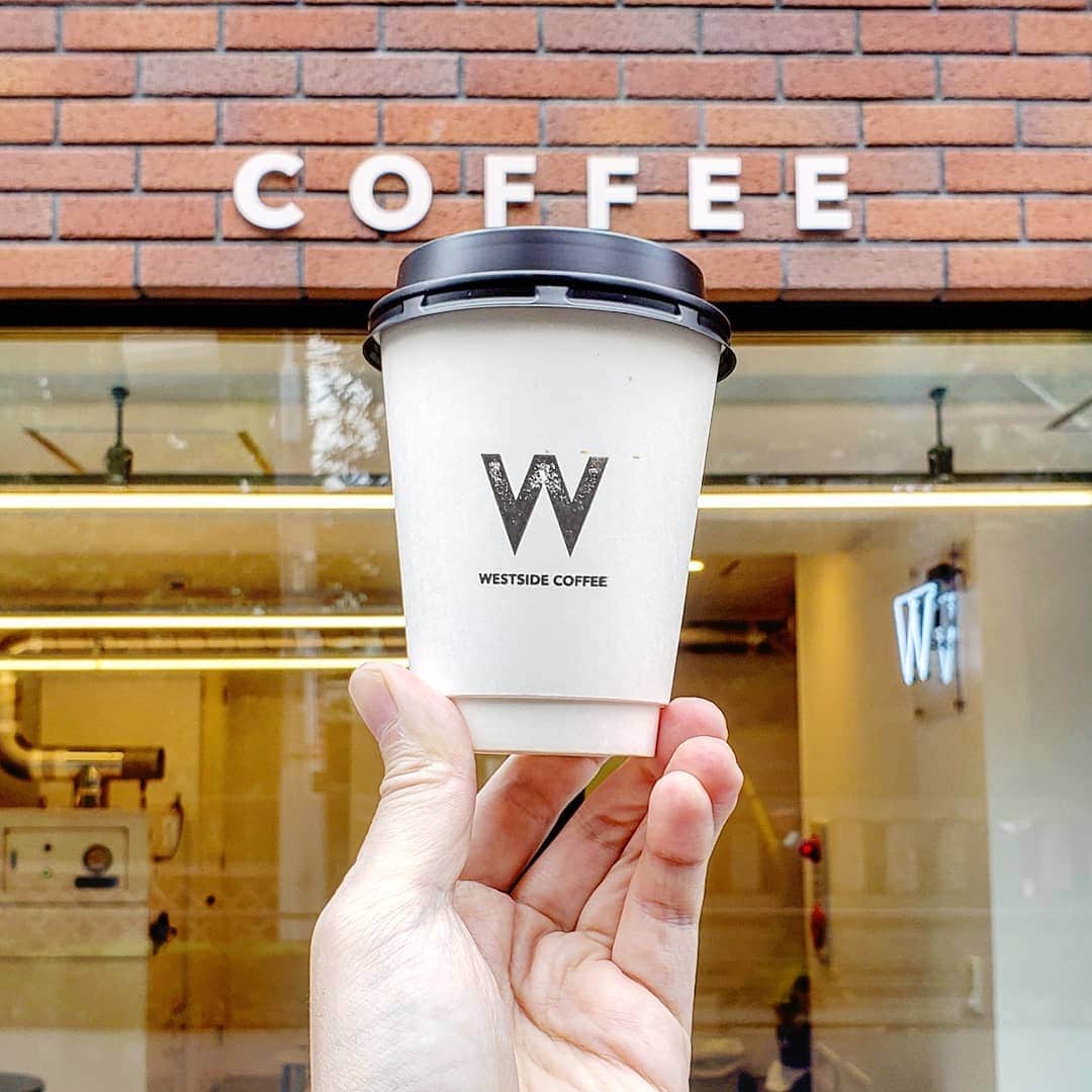 CAFE-STAGRAMMERさんのインスタグラム写真 - (CAFE-STAGRAMMERInstagram)「I’ll take a cafe latte to go, please. ここ数日の寒さに、温かいコーヒーを♪ #蔵前 #浅草橋 #カフェ #☕ #cafe #kuramae #asakusabashi #tokyocafe #cafetyo #蔵前カフェ #浅草橋カフェ #ウエストサイドコーヒー #westsidecoffee #台東区」12月21日 5時06分 - cafetyo