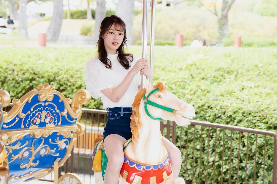 橘香恋のインスタグラム：「おはようございます❤︎﻿ ﻿ 前回の投稿に﻿ イイネとコメントありがとうございます☺﻿ ﻿ ﻿この写真は 遊園地デートの気分が 味わえると思います❣︎ ﻿ ﻿現実は絶叫モノばかり 連れ回しちゃうと思います🤩 ﻿ ﻿」