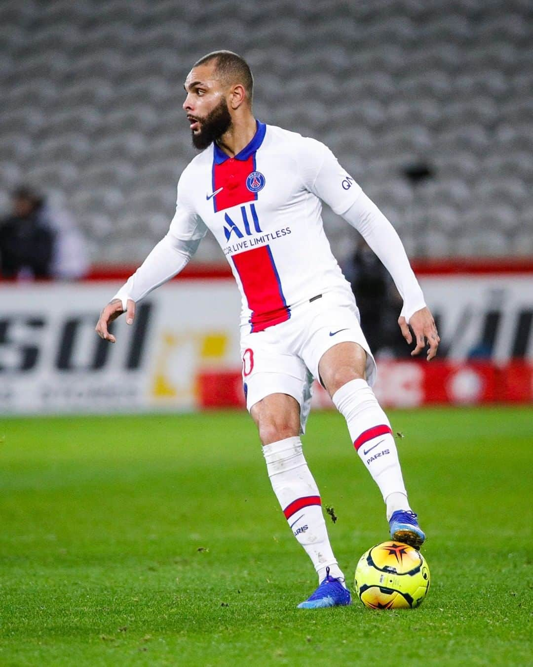 パリ・サンジェルマンFCさんのインスタグラム写真 - (パリ・サンジェルマンFCInstagram)「⏸ Half-time/Mi-temps . Lille 0️⃣-0️⃣ Paris Saint-Germain . #LOSCPSG #AllezParis #ICICESTPARIS #PSG #WeAreParis #ParisSaintGermain #Paris #Football」12月21日 5時47分 - psg