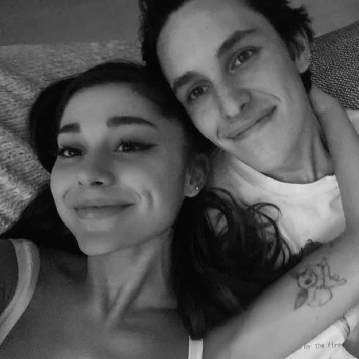 British Vogueさんのインスタグラム写真 - (British VogueInstagram)「Just as #ArianaGrande is about to drop a major documentary film on @NetflixUK, the Grammy Award-winning singer has announced that she is engaged to Dalton Gomez. Sharing pictures of them together – as well her spectacular diamond and pearl engagement ring – Ariana captioned the post “forever n then some”. Click the link in bio for more on the engagement and her unusual ring.」12月21日 5時57分 - britishvogue
