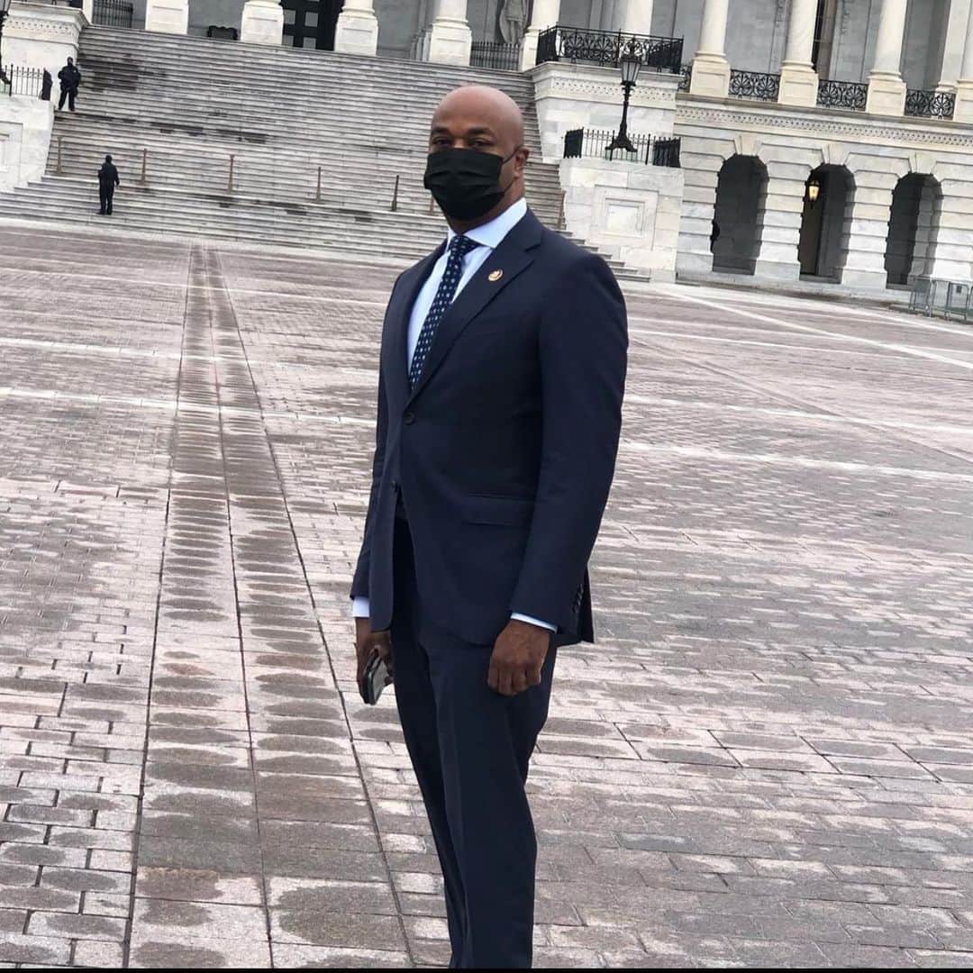 ワカ・フロッカ・フレイムのインスタグラム：「I stand with @kwanzahall 100% with no endorsement needed!!!! The 5th district needed a representative who will work toward Criminal Justice reform, better health care for all, the D criminalization of marijuana and protection for our seniors.   That person is @kwanzahall  THANK YOU AGAIN KING!!! #GA」