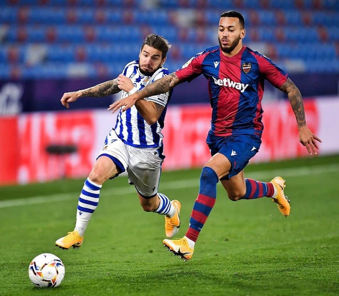 ルベン・ヴェソのインスタグラム：「Gran y importante victoria ayer ➕3️⃣ @levanteud」