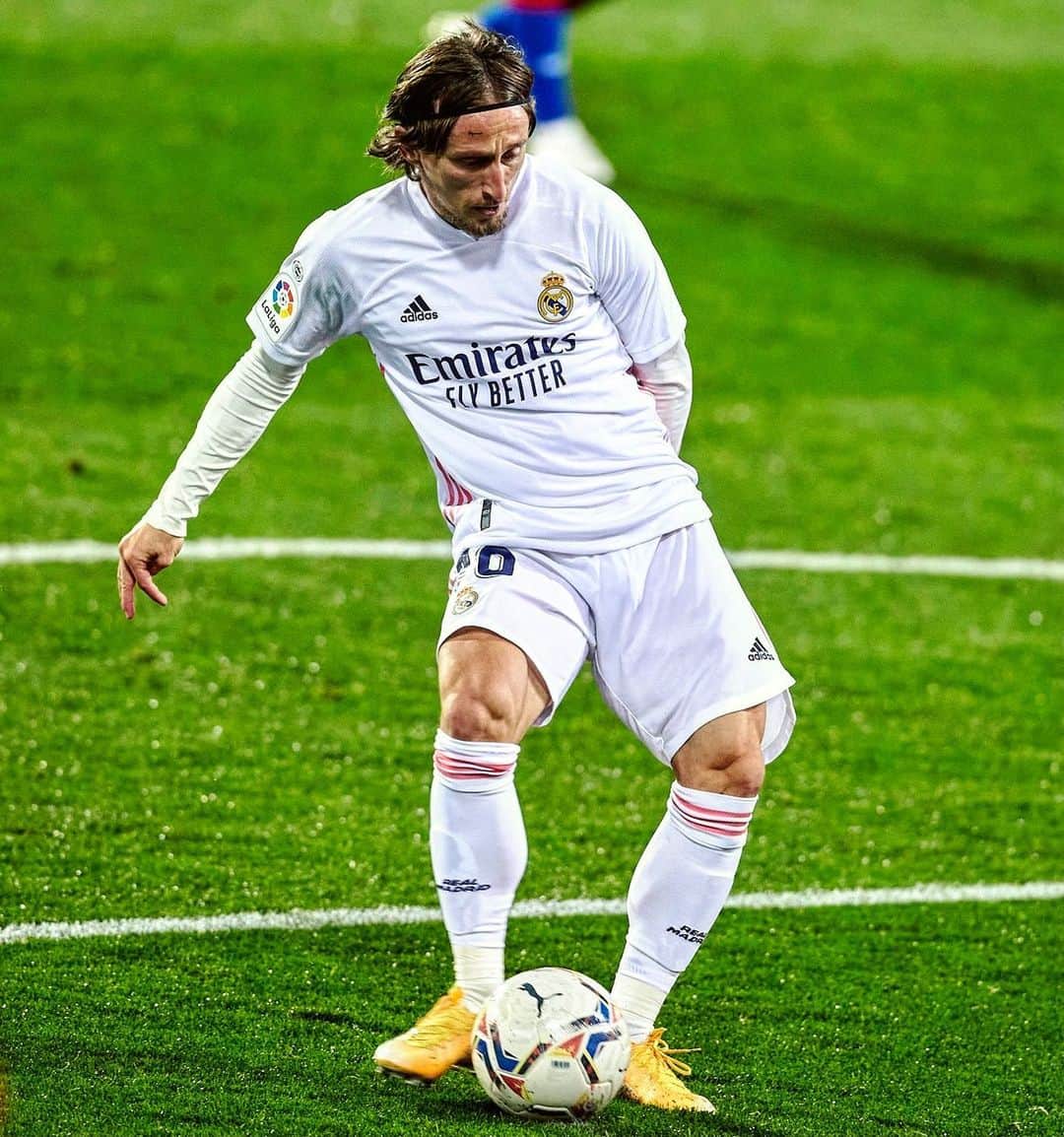のインスタグラム：「Describe @lukamodric10 in one emoji! 🎩  #Luka #Modric #RealMadrid #LaLiga #LaLigaSantander」