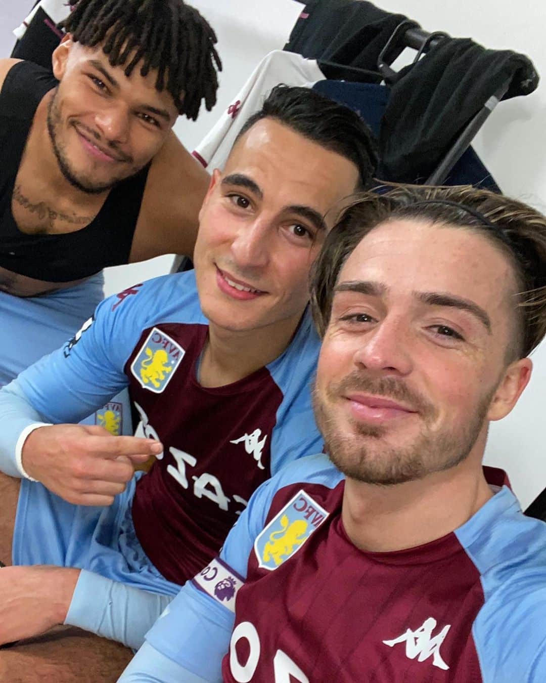 ジャック・グリーリッシュのインスタグラム：「Ahhhhhh that felt good, what a performance from the boys! Merry Christmas Villians 🤪」