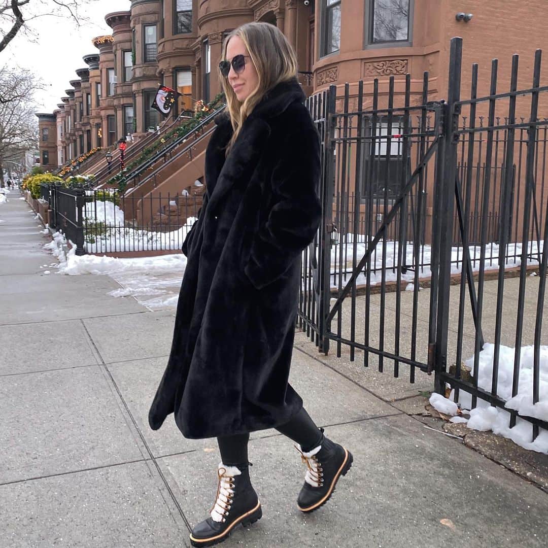 Helena Glazer Hodneさんのインスタグラム写真 - (Helena Glazer HodneInstagram)「So crazy to think that 2020 is over in 11 days!!!!!! Kind of thank god but also HOW in the world??😵 http://liketk.it/34jYE」12月21日 6時32分 - brooklynblonde1