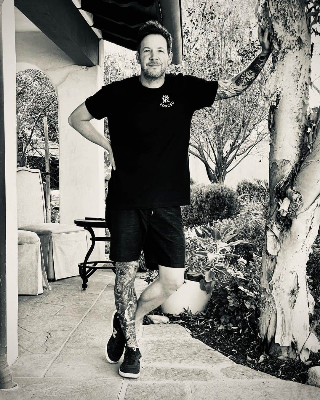 ピエール・ブーヴィエのインスタグラム：「My daughter Soren wanted to take a picture of me. 🤷🏻‍♂️. Hope you’re all safe and healthy!」