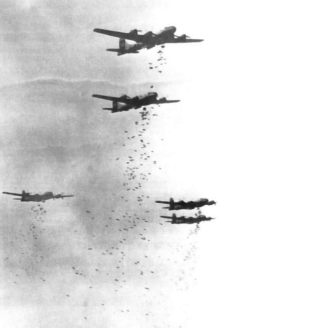 下條ユリさんのインスタグラム写真 - (下條ユリInstagram)「🕊 “Peace of Shit”  was inspired by A historic photo of U.S. Air Raids on Tokyo during World War II.  I literally traced the bombs.   #戦争なんてクソ喰らえ  実は東京大空襲B29爆撃機の記録写真からインスパイアされました。ほんとうに爆弾をなぞって描きました。   #PeaceofShit_Art   A few available at shop  @praise.shadows.art 🇺🇸 and offgridlife.stores.jp 🇯🇵  @saikocamera のプロフから　  #WARisOVER ・ ・ ・」12月21日 6時52分 - yurishimojo