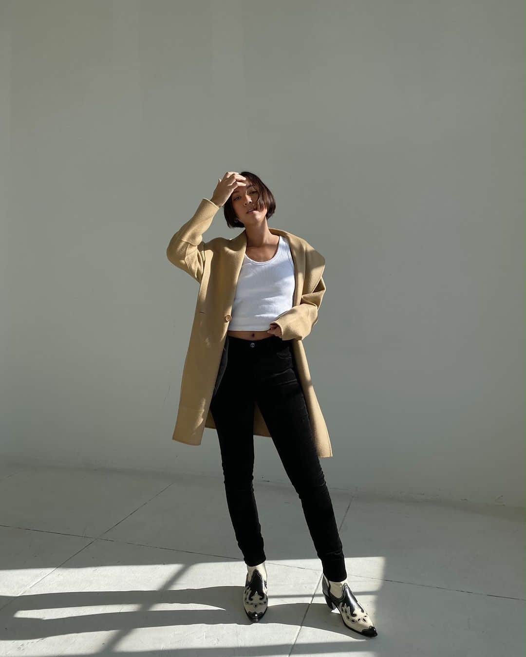 Jブランドさんのインスタグラム写真 - (JブランドInstagram)「Our End-of-Season Sale is still on✨ Shop sleek and stylish pieces, every day essentials, and more for up to 60% off on jbrandjeans.com」12月21日 7時02分 - jbrandjeans