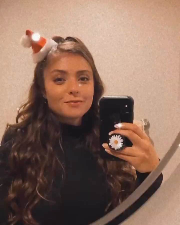 ジャック・レイ・パイルズのインスタグラム：「‘tis the season ya filthy animals.」