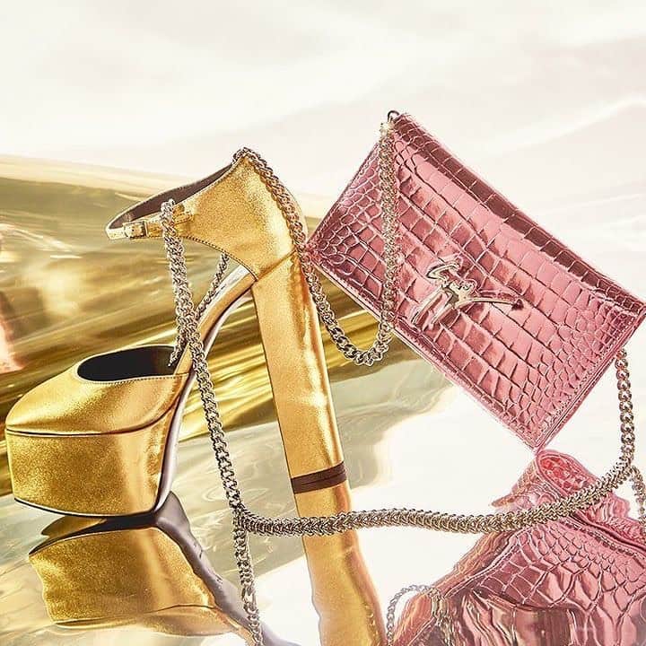 GILTのインスタグラム：「It doesn’t get any more glam than this. Tap to shop 50-70% off #GiuseppeZanotti.」