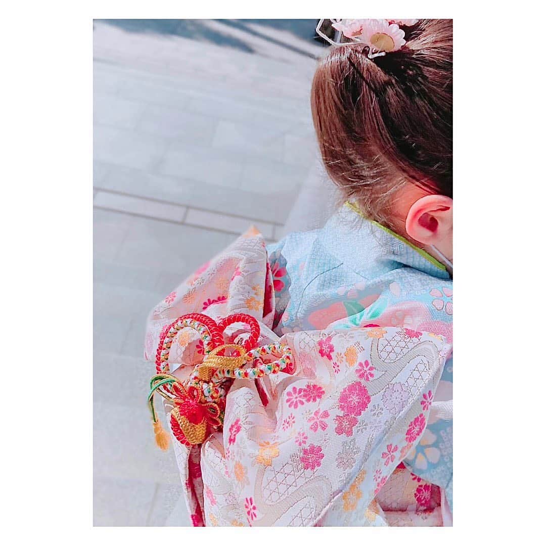 宮本笑里さんのインスタグラム写真 - (宮本笑里Instagram)「はじめて着付け&ヘアセットやってみた。  奥深く難しくて、てんやわんや😂  #七五三 #慣れない着物と草履よくがんばりました #kimono #着付け」12月21日 7時26分 - emirimiyamoto