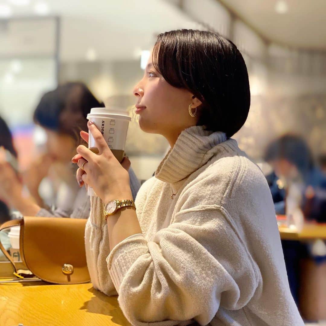 のインスタグラム：「. #cafe . . おはようございます☀️  久しぶりに ゆっくりCafe☕💭💕  お外での時間が 普通に楽しめるように 早くなるといいなぁ💭💭  tops @lefua.closet #レフアサスティナブルセットアップ earring @alum_luxe  watch @danielwellington #iconiclinkunitone  RoseGold necklace #elannecklace  RoseGold . 🎄Daniel Wellingtonクリスマスキャンペーン🎄 公式サイトや直営店舗で 二点以上購入すると なんと25％OFF∑(๑ºдº๑)!! 全品対象👏👏👏👏 特別ギフトラッピングも無料提供❗  さらに 15％OFFクーポンコード発行して貰えました(ﾉ*°▽°)ﾉ 【lily25】☜ぜひ使って お得にお買い物してくださいっ(✌･᷅ὢ･᷄ )✌ . . . #danielwellington #ダニエルウェリントン #DWクリスマス #自分へのご褒美 #自分へのプレゼント #クリスマスギフト #大切な人への贈り物 #大切な人へ #xmaspresent #cafestagram #レフリマス」