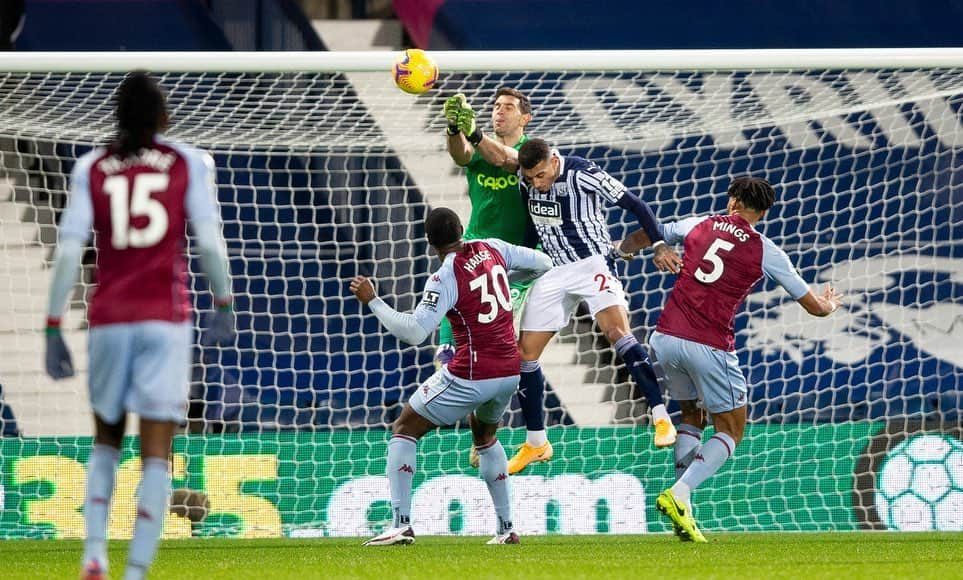 ダミアン・マルティネスさんのインスタグラム写真 - (ダミアン・マルティネスInstagram)「Another solid away performance  Otra sólida victoria afuera de casa  3 points ✅  Clean sheet ✅ #em26」12月21日 7時32分 - emi_martinez26