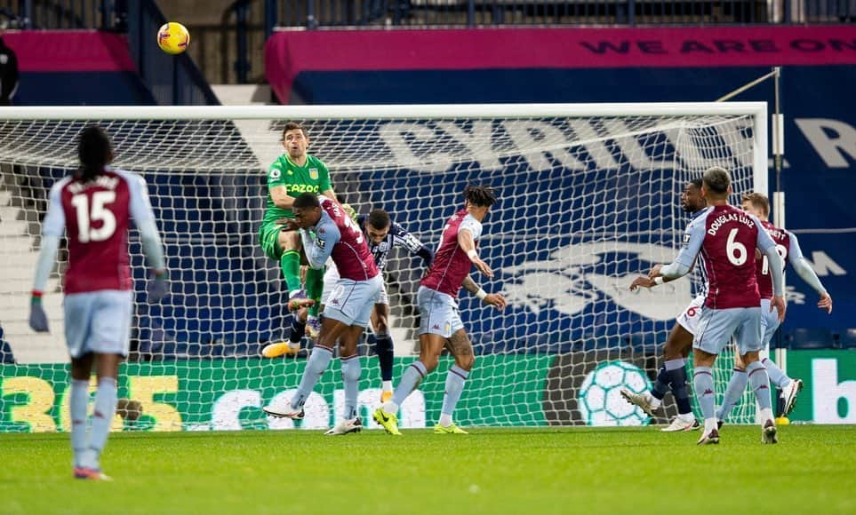 ダミアン・マルティネスさんのインスタグラム写真 - (ダミアン・マルティネスInstagram)「Another solid away performance  Otra sólida victoria afuera de casa  3 points ✅  Clean sheet ✅ #em26」12月21日 7時32分 - emi_martinez26