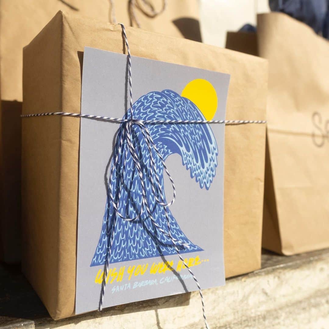 シービーズのインスタグラム：「We’re here to remind you that if you still haven’t gotten those holiday gifts yet - don’t stress.   The shop is open 7 days a week and is stocked with the sweetest selection of goods. Plus, we’ve got you covered when it comes to gift wrapping, cards and local delivery.   #24mason」