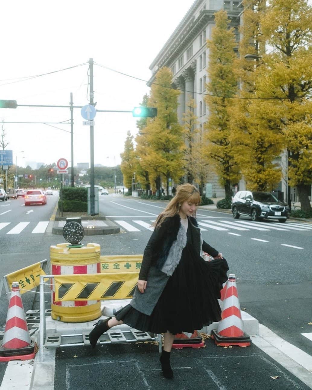旭桃果のインスタグラム：「Photo by @ke7i7ta  2020.12 ﻿ ﻿ #日常を紡いでく ﻿ #あの日の心を映して ﻿ #vague_memories ﻿ #스냅 ﻿ #月刊8月のクリスマス ﻿ #indy_photolife ﻿ #season_girls_collection ﻿ #somewheremagazine ﻿ #rox_captures ﻿ #todays_blue_collection ﻿ #portraitofjapan ﻿ #スクリーンに恋して﻿ #その瞬間に物語を ﻿ #写真投稿日記 ﻿ #なんでもないただの道が好き ﻿ #ノスタルジーな瞬間を ﻿ #HUEART_life ﻿ #good_portraits_world ﻿ #jp_mood ﻿ #tokyocameraclub ﻿ #as_archive ﻿ #the_diary_of_pale_memory ﻿ #classicmagazine ﻿ #screen_archive ﻿ #jp_portrait部﻿ #arlettemagazine ﻿ #デジタルでフィルムを再現したい ﻿ #私の写真もっと広まれ﻿ #indies_gram ﻿ #人像攝影」