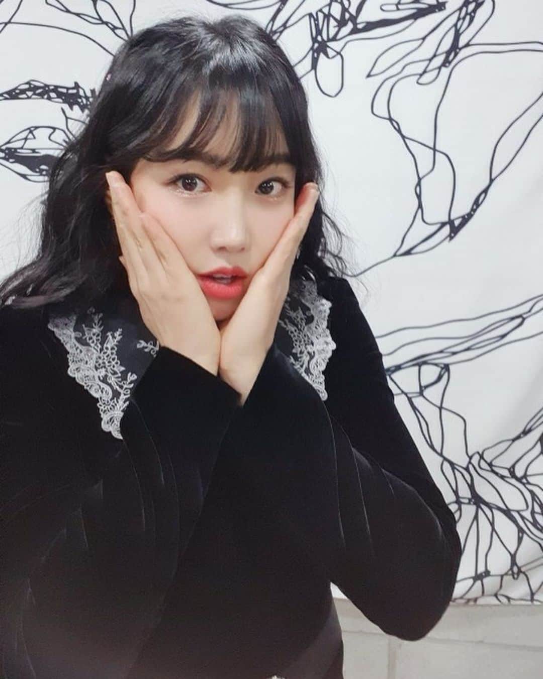 のインスタグラム：「#이유리 🤗🤗」