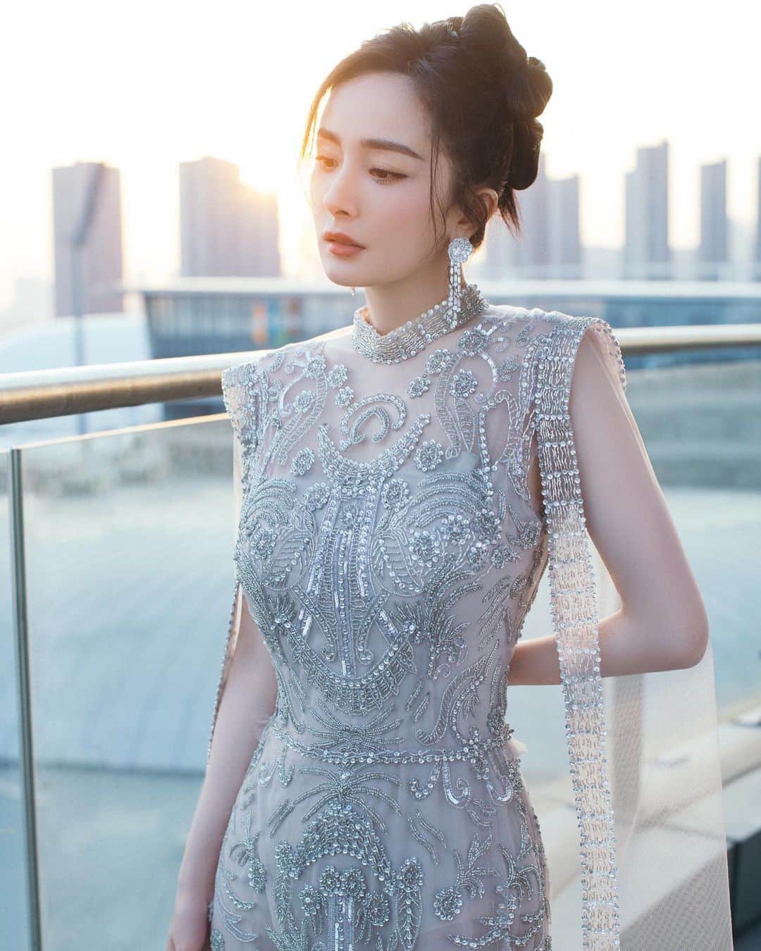 リームアクラさんのインスタグラム写真 - (リームアクラInstagram)「Yang Mi wears #ReemAcraEmbrace to the Tencent Star Awards 2020.⁠⠀ ⁠⠀ #ReemAcra #YangMi.」12月21日 8時47分 - reemacra