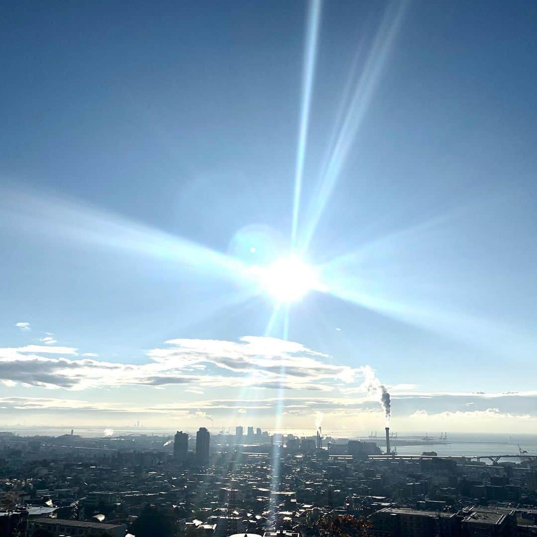 橋本昌彦のインスタグラム：「いざ 風の時代へ  #風の時代  #朝  #神戸  #lifeいのち  #いよいよ  #kobe  #japan_daytime_view」