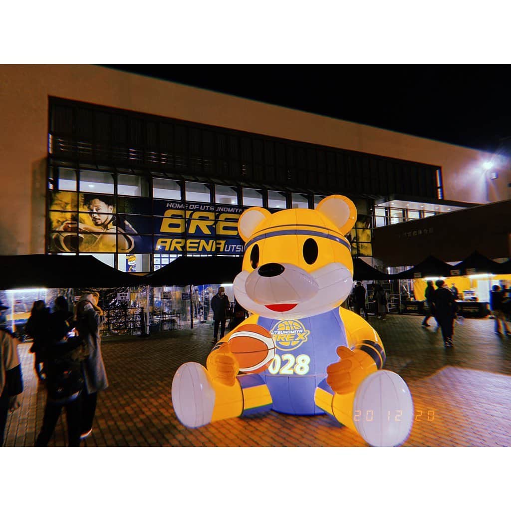 林唯衣さんのインスタグラム写真 - (林唯衣Instagram)「2020年のホーム最終戦へ！！！チャンピオンチームのアルバルク東京相手に連勝やったあ、最高のクリスマスプレゼントだーーーー！！！嬉しい！！！また来年〜〜〜〜🏀✈️ #BREX #ハヤシ旅」12月21日 9時01分 - yui__hayashi