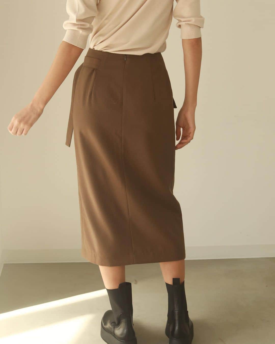 美優さんのインスタグラム写真 - (美優Instagram)「miilean  2020AW  冬の新作アイテム﻿ ﻿ ウエスト周りのデザインが綺麗なので﻿ インして着るのもオススメです☺️﻿ カラーは絶妙なクスミカラー。﻿ ﻿ 【side belt skirt】﻿ サイズ/S・M﻿ カラー/pink・brown﻿ ¥10,000﻿ ﻿ 身長/168cm﻿ @miilean_official ﻿ #miilean #miilean_item #miilean2020AW」12月21日 9時34分 - miyu11_20