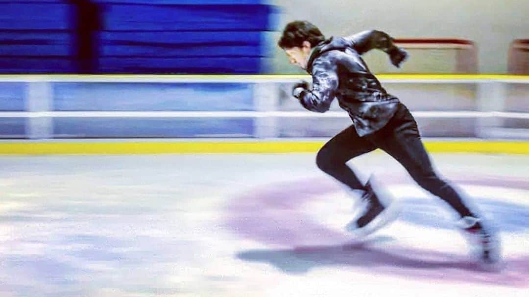 安床エイトさんのインスタグラム写真 - (安床エイトInstagram)「Ice Skating. #icecrossdownhill #redbullcrashedice #wintersport #skate #onice #EitoYasutoko」12月21日 9時46分 - eitoyasutoko