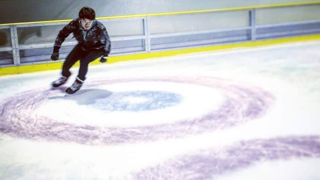 安床エイトさんのインスタグラム写真 - (安床エイトInstagram)「Ice Skating. #icecrossdownhill #redbullcrashedice #wintersport #skate #onice #EitoYasutoko」12月21日 9時46分 - eitoyasutoko