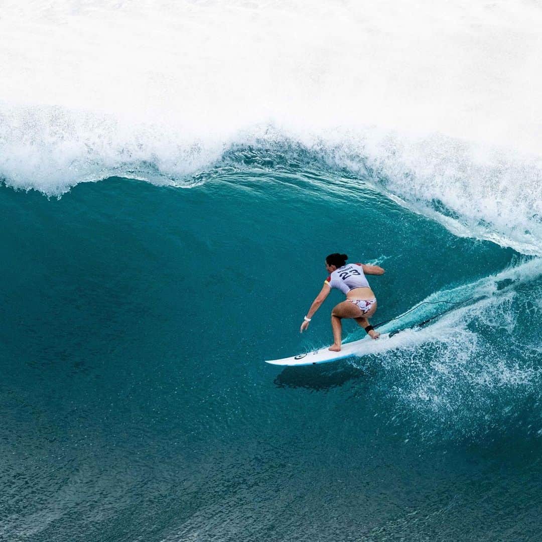 Rip Curl Australiaさんのインスタグラム写真 - (Rip Curl AustraliaInstagram)「This. Is. Huge.⁠⠀ ⁠⠀ 2x World Champion @TylerWright is ready to bring the heat to Pipeline for the first time in CT history. ⁠⠀ Watch Tyler take on Carissa Moore in the Final of the @WSL Maui Pro via our bio now. #GoTyler. ⁠⠀ ⁠⠀ 📷 @WSL / @photokeoki」12月21日 9時53分 - ripcurl_aus