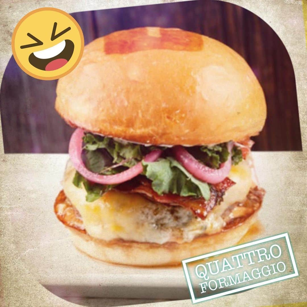 umamiburgerjpnさんのインスタグラム写真 - (umamiburgerjpnInstagram)「. ウマミバーガー全店で販売中で大人気のクアトロフォルマッジオ🍔  みなさまはもう召し上がりましたか🤩？  販売開始から1週間、チーズ好きの方にはたまらない一品になっていますよね✨✨✨  モッツァレラ、チェダーミックス。パルメザン、ゴルゴンゾーラと4種のチーズをたっぷり使用しています🧀🍔🧀  他にも、ケールの緑とオニオンピクルスの赤‥  まさに今の時期にはピッタリのクリスマスカラー(メリークリスマス)(クリスマス)(クリスマス)  色鮮やかで気分も上がっちゃうクアトロフォルマッジオ🍔🧀🎄🤶  もう召し上がられた方はもちろん、まだ食べたことないー‼️という方も、ぜひご賞味下さい😋😋😋  #ウマミバーガー #umamiburger #umamiburgerjpn #ウマミバーガー恵比寿三越店 ＃ウマミバーガー南町田グランベリーパーク店 #ウマミバーガー青山店 #ウマミバーガー錦糸町店 #ウマミバーガー有明ガーデン店 #ウマミバーガーみなとみらい店 #ウマミバーガー横浜ベイサイド店 #クリスマス #クリスマスカラー #チーズ #チーズいっぱい #クアトロフォルマッジオ」12月21日 10時07分 - umamiburgerjpn