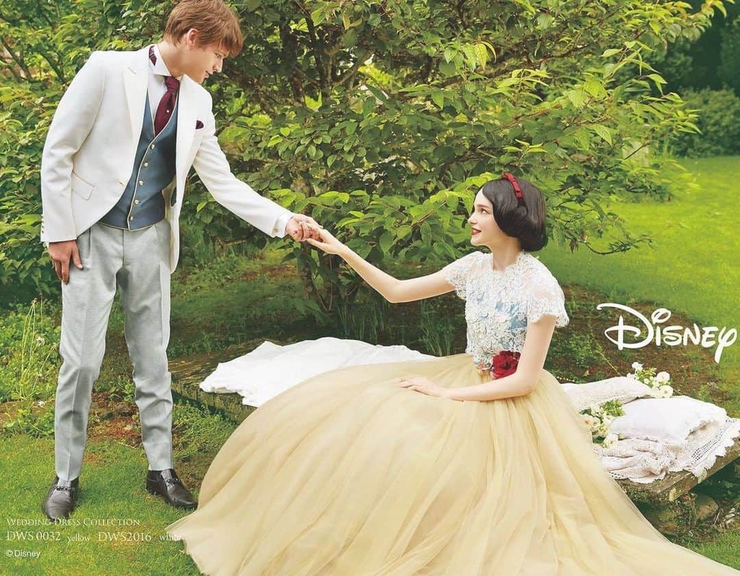 ♡プラコレWedding·⋆*さんのインスタグラム写真 - (♡プラコレWedding·⋆*Instagram)「@placolewedding【#DRESSY花嫁 】 【#プラコレ】をつけて投稿&フォローしてね♩ . ＝＝＝＝＝＝＝＝ . 本日、12月21日は ディズニーの王道プリンセス 『白雪姫』と七人の小人の スクリーンデビューの日🍎  白雪姫にインスピレーションを受けた Disney wedding dress 5th correctionの ドレスをご紹介いたします✨ みなさまはどのドレスが お気に入りですか…？  記事もチェックしてくださいね✔︎ https://bit.ly/3h3NXii ＝＝＝＝＝＝＝＝ 👗photo by... @kuraudia.weddingdress さん . ＝＝＝＝＝＝＝＝ 『#DRESSY花嫁』『#プラコレ』の ハッシュタグをつけて写真をUPしてね✦ 花嫁アプリ『DRESSY by プラコレ』の 記事に掲載＆リグラムされるかも♩ . みなさまからのいいねや保存 コメントをお待ちしています❤️ 「このウェディングドレス可愛い！」 「ヘアスタイルも気になる！！」 「今の花嫁さんの流行りは！？」etc. . ＝＝＝＝＝＝＝＝ 花嫁アプリでは、 プロのアドバイザーに結婚式の相談を何度でも♡ ウェディングドレスの記事や、 自分のウェディングレポを残せちゃう♡” . ＞＞＞TOPのURLからcheck ⋈ @placolewedding ＞＞＞結婚のご相談は プラコレウェディングアドバイザーへ♡ @wedding_adviser ＞＞＞ウェディングレポを残したいなら、 farny by プラコレをcheck ✎ @farny_wedding ＞＞＞ウェディングアイデア＆DIYは ドレシーアイデアcheck ❁ @dressy_idea >>>素敵なドレスに出会いたい花嫁さま♡ @dressyonline_をcheck . ＝＝＝＝＝＝＝＝＝＝＝＝＝＝＝＝ . #プレ花嫁 #卒花 #花嫁 #卒花嫁 #結婚 #結婚式 #結婚準備 #花嫁準備 #weddingtbt #2021冬婚 #2021春婚 #ウェディングドレス #カラードレス #ドレス試着 #試着レポ #披露宴 #お色直し #ディズニープリンセス #ドレス迷子 #プリンセスライン #ドレス #FTW #ディズニーウェディング #白雪姫 #ディズニードレス #ディズニーコレクション」12月21日 10時06分 - placole_dressy