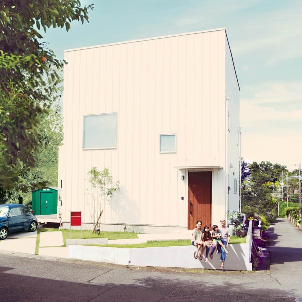 西本ハウスのインスタグラム：「🎈 【外観特集】  ZERO-CUBE  【モデルハウス見学予約受付中🏠】 土日祝はもちろん平日でも色々なスタイルのモデルハウスをご見学いただけます😊🎈  場所:安佐南区山本新町（春日野）  イベント情報はこちら▼ @nishimoto_house ⇧プロフィールのURLよりご覧いただけます👀  🎍年末年始休業のお知らせ🎍 誠に勝手ながら、12/28(月)〜1/6(水)まで休業とさせていただきます。尚、休業期間中に頂きましたお問合せにつきましては、1/7(木)より順次対応させて頂きますので、何卒ご了承の程、よろしくお願い申し上げます。  #西本ハウス #広島県 #工務店 #ZEROCUBE #ゼロキューブ #グッドデザイン賞 #1000万円からはじめる家づくり #子育て世代の家  #子育て世代の家づくり #デザイン住宅  #デザイナーズ住宅 #新築一戸建て #マイホーム #新築マイホーム #注文住宅 #規格住宅 #家づくり #暮らしを楽しむ #セミオーダー住宅 #セミオーダー #セミオーダーハウス #広島建売 #建売 #分譲住宅 #分譲中 #広島分譲住宅」