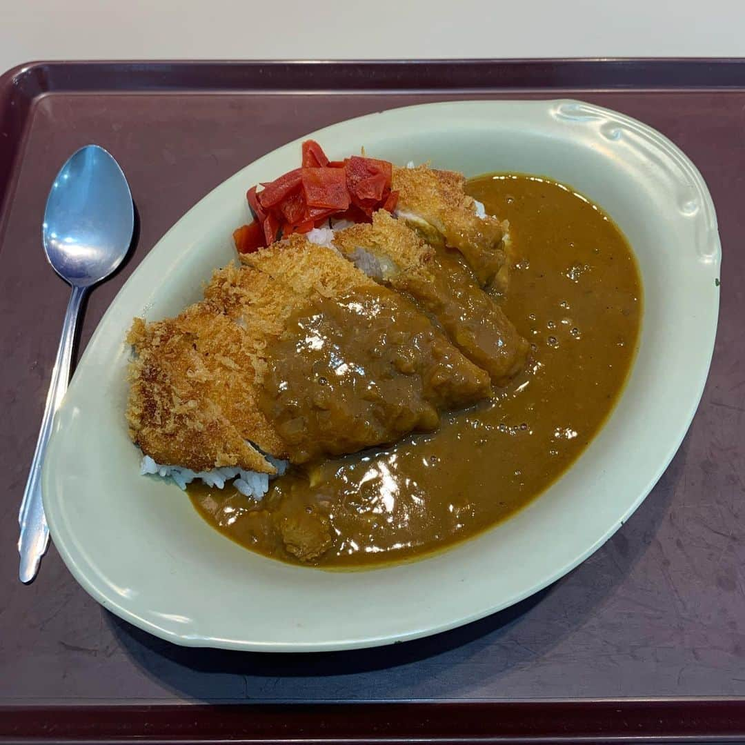 くろさんのインスタグラム写真 - (くろInstagram)「鮫洲で免許更新してカツカレー🍛 でっかい駐車場もあって便利ですな🅿️ #鮫洲運転免許試験場 #免許更新完了  #カツカレー #カツカレーランチ #鮫洲ランチ」12月21日 10時29分 - m6bmw