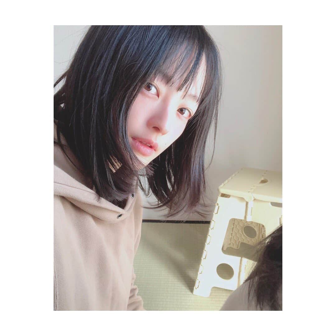 小森真理子さんのインスタグラム写真 - (小森真理子Instagram)「髪の毛すこし切りました🐳 (ちゃんとセットして撮ればよかった)  朝ごはん食べてからずっと部屋で遊んで、私はもう1日の体力使い切りました。どうしたものか。」12月21日 10時31分 - mariko_hiki_komori