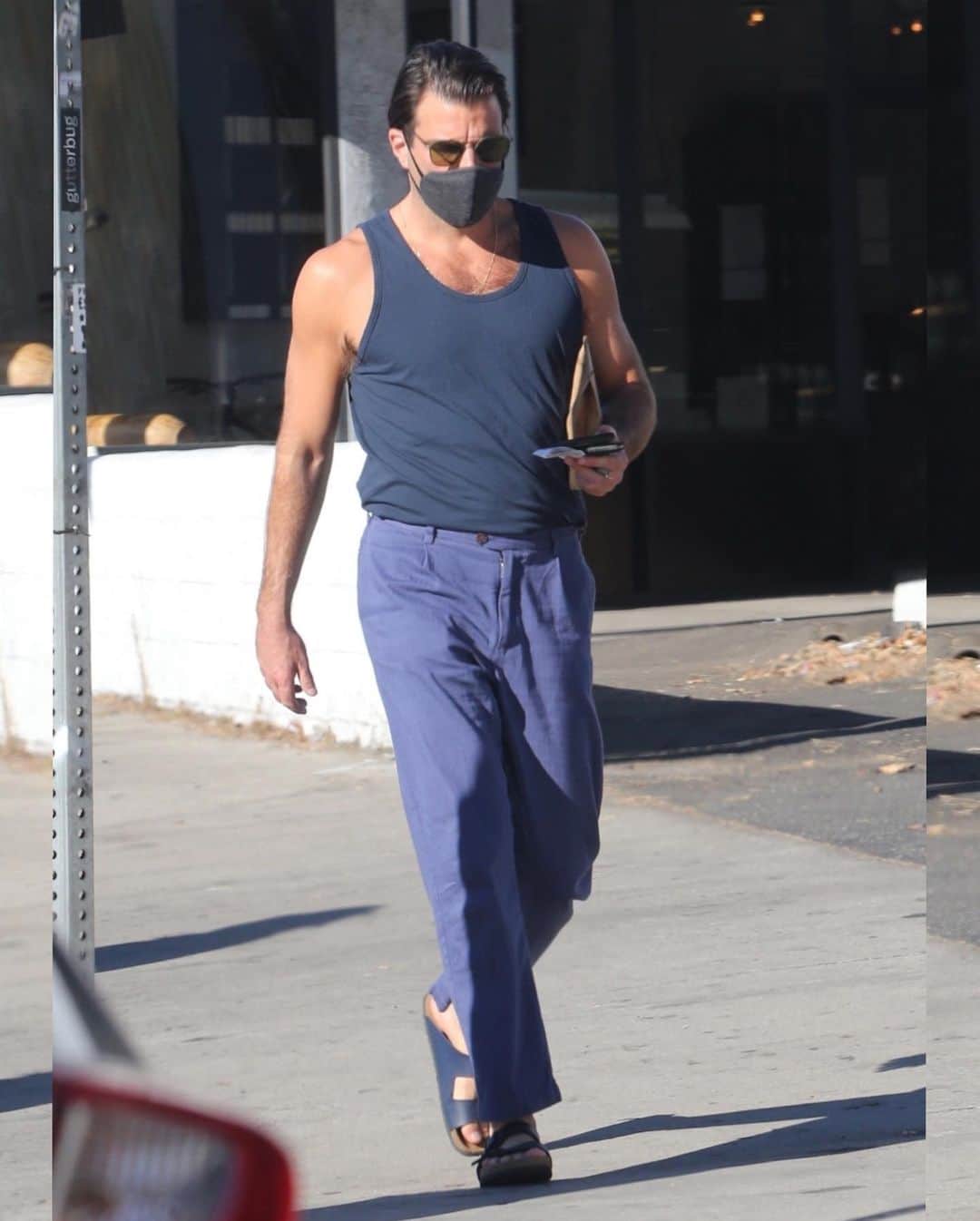 Just Jaredさんのインスタグラム写真 - (Just JaredInstagram)「@zacharyquinto looks toned & tan while out running errands.  #ZacharyQuinto Photos: Backgrid」12月21日 10時35分 - justjared
