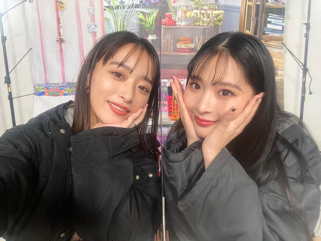 近藤千尋のインスタグラム：「昨日は　@ichikami_kracie  インスタライブ📺 ありがとうございました☺️💓 コラボボトルも発売中ですので 見つけた方は是非チェックお願いします🤲❤️ 妹みたいなミチちゃん、 可愛くて優しくて良い子で礼儀正しくて、、自分の娘にも こんな子に育って欲しい。笑👧 大好きよーーーー😘」