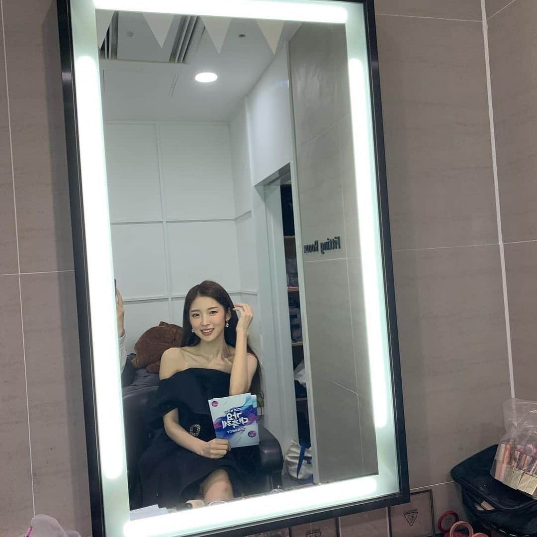 アリンさんのインスタグラム写真 - (アリンInstagram)「201218 arin stylist update ——— #arin#arinohmygirl#ohmygirlarin#ohmygirl#kpop#binnie#hyojung#yooa#seunghee#mimi#jiho#choiyewon#최예원#아린#컴백#막내#미미#유아#비니#지호#승희#효정#오마이걸#アリン#아린오마이걸#가수」12月21日 10時46分 - arinarchive