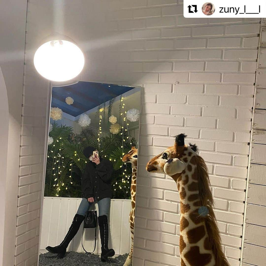 DAKS Koreaさんのインスタグラム写真 - (DAKS KoreaInstagram)「#Repost @zuny_l___l with @make_repost ・・・ 이번주도 수고했어요 : ) ✨  #협찬 #DAKS #닥스가방 #데일리백 #닥스미니백  _ #DCBA0F901BK  _ #닥스 #닥스코리아 #닥스악세서리 #닥스액세서리 #DAKSACCESSORIES #Lfmall #가방 #버킷백 #크로스백 #여자가방 #가방추천 #가방선물 #선물추천 #데일리룩 #dailybag #직장인룩 #ootd #accessories #daily #fashion #오오티디 #dini #닥스디니백」12月21日 10時54分 - dakskorea_accessories