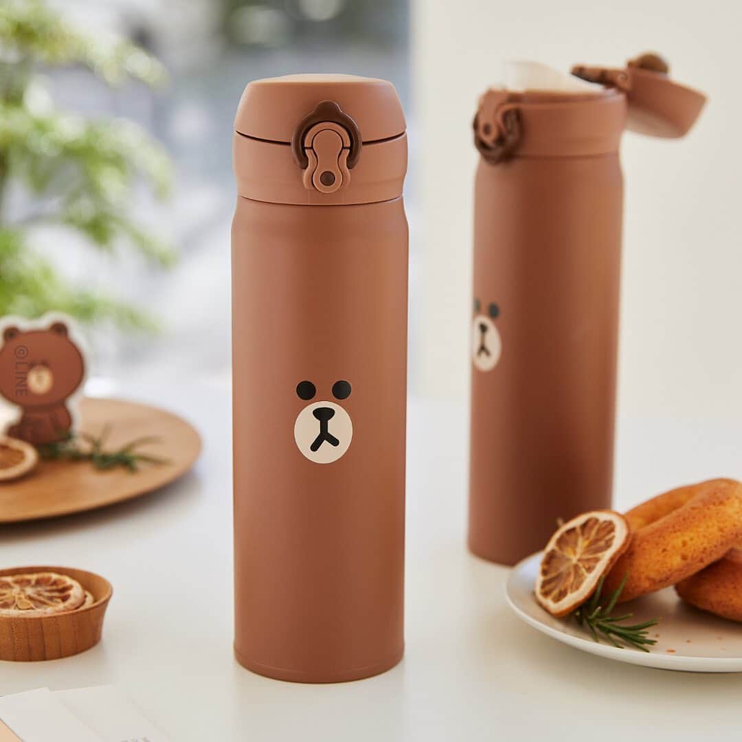 LINE FRIENDSさんのインスタグラム写真 - (LINE FRIENDSInstagram)「Stay warm and chill. ❤️ BROWN & FRIENDS Thermos Tumbler ⠀ ✔️Easy lock-and-pour ✔️Comes in 2 sizes: 350ml & 500ml ✔️Convenient and easy to wash ✔️Made from resilient stainless steel ⠀ Never miss your favorite drinks, ever! ⠀ Shop now at LINE FRIENDS COLLECTION 👉Link in bio or product tags ⠀ #LINEFRIENDS #tumbler #coldcup #heatprotection #wintermustitem」12月21日 11時18分 - linefriends