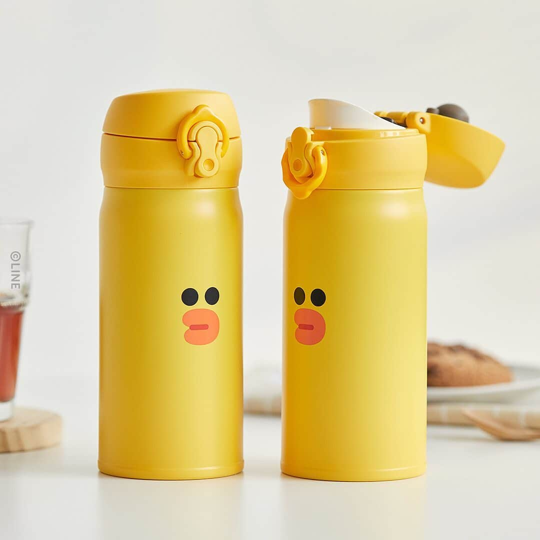 LINE FRIENDSさんのインスタグラム写真 - (LINE FRIENDSInstagram)「Stay warm and chill. ❤️ BROWN & FRIENDS Thermos Tumbler ⠀ ✔️Easy lock-and-pour ✔️Comes in 2 sizes: 350ml & 500ml ✔️Convenient and easy to wash ✔️Made from resilient stainless steel ⠀ Never miss your favorite drinks, ever! ⠀ Shop now at LINE FRIENDS COLLECTION 👉Link in bio or product tags ⠀ #LINEFRIENDS #tumbler #coldcup #heatprotection #wintermustitem」12月21日 11時18分 - linefriends