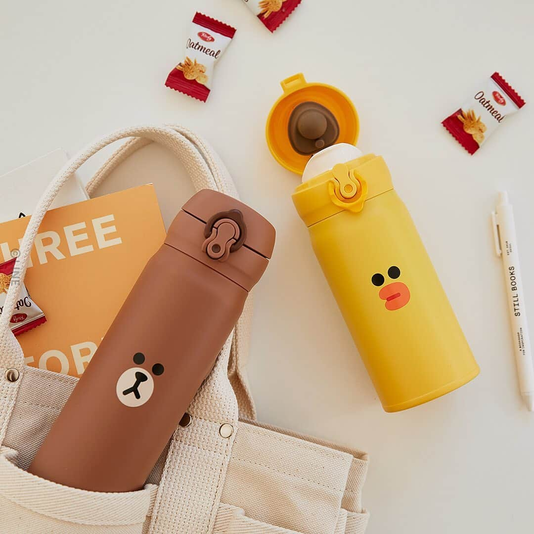 LINE FRIENDSさんのインスタグラム写真 - (LINE FRIENDSInstagram)「Stay warm and chill. ❤️ BROWN & FRIENDS Thermos Tumbler ⠀ ✔️Easy lock-and-pour ✔️Comes in 2 sizes: 350ml & 500ml ✔️Convenient and easy to wash ✔️Made from resilient stainless steel ⠀ Never miss your favorite drinks, ever! ⠀ Shop now at LINE FRIENDS COLLECTION 👉Link in bio or product tags ⠀ #LINEFRIENDS #tumbler #coldcup #heatprotection #wintermustitem」12月21日 11時18分 - linefriends